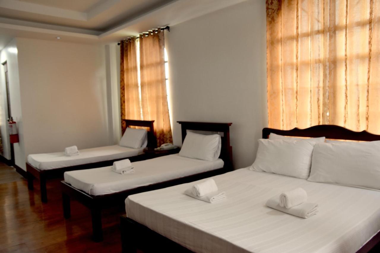 Isla De Oro Hotel Mamburao エクステリア 写真