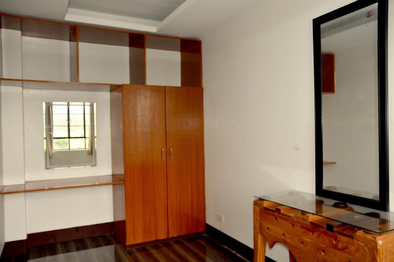 Isla De Oro Hotel Mamburao エクステリア 写真