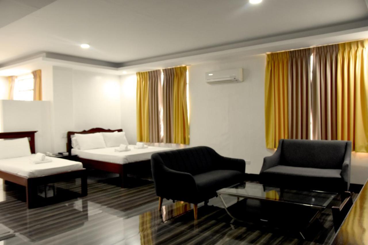 Isla De Oro Hotel Mamburao エクステリア 写真