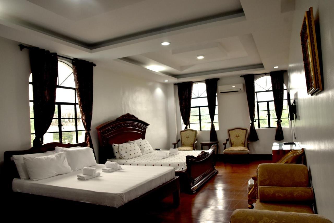 Isla De Oro Hotel Mamburao エクステリア 写真
