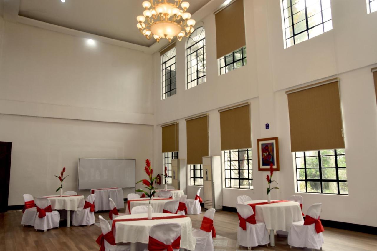 Isla De Oro Hotel Mamburao エクステリア 写真