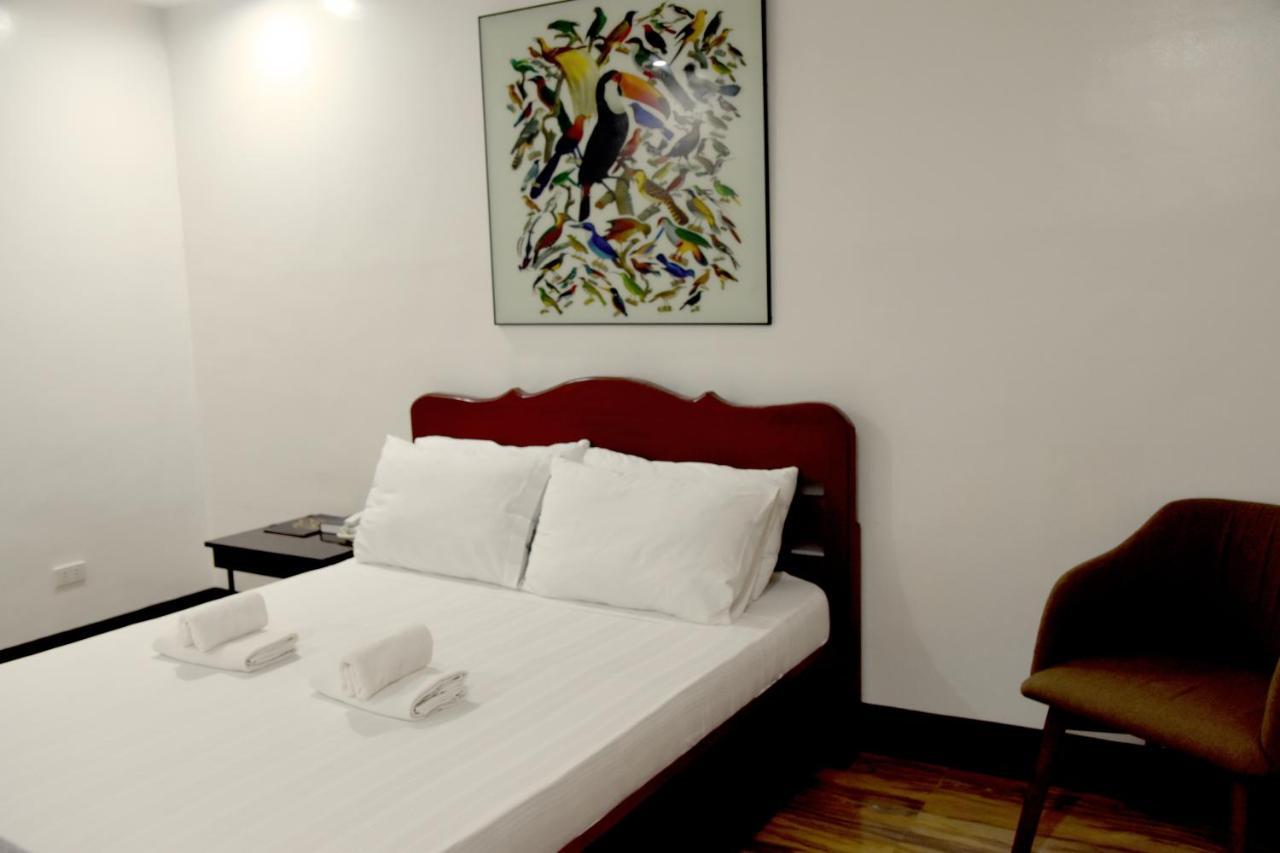 Isla De Oro Hotel Mamburao エクステリア 写真