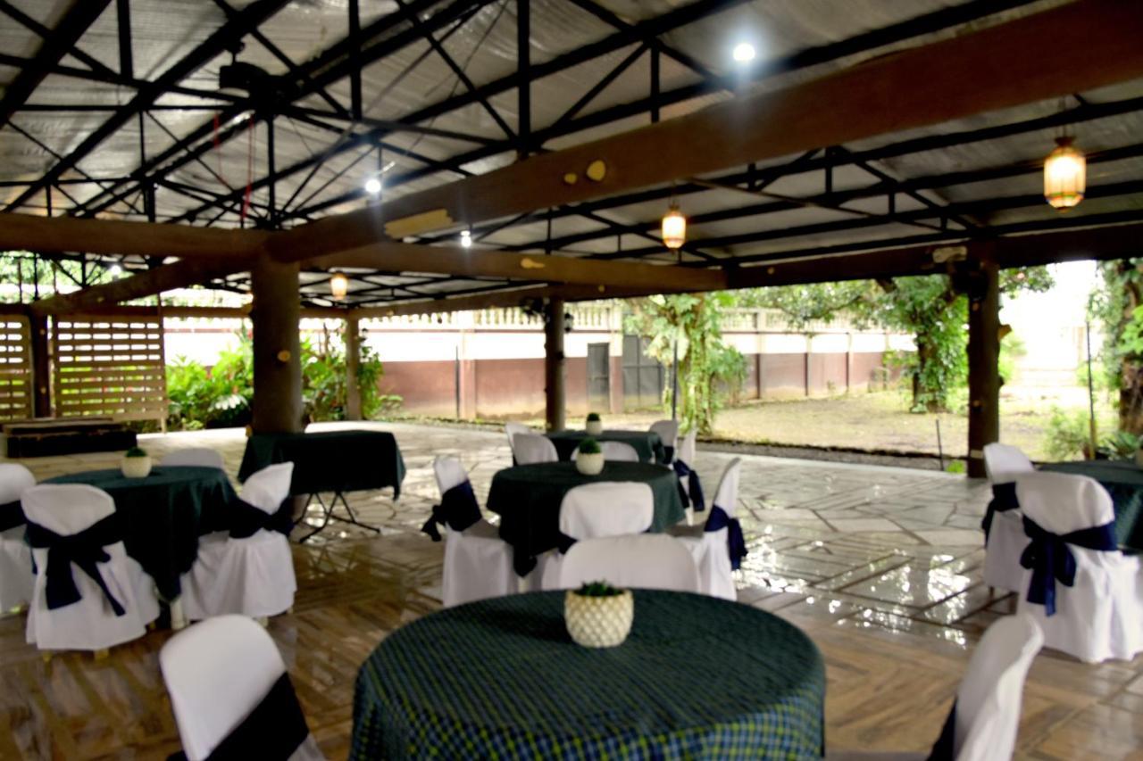 Isla De Oro Hotel Mamburao エクステリア 写真