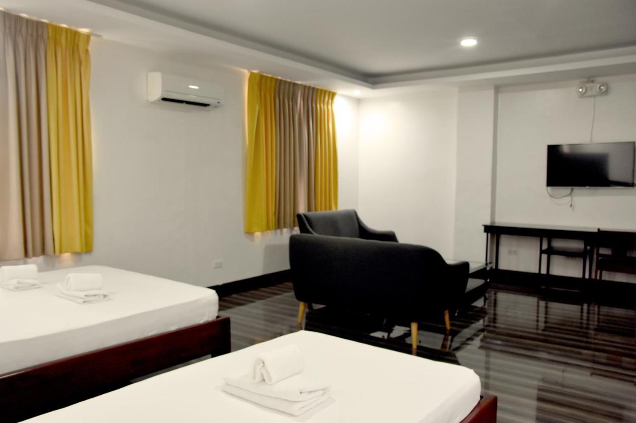 Isla De Oro Hotel Mamburao エクステリア 写真