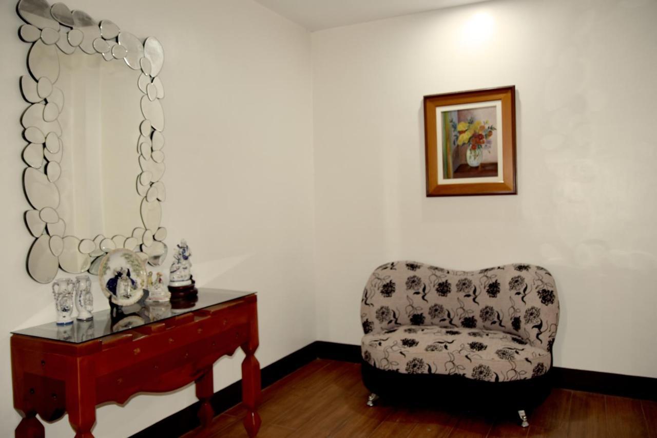 Isla De Oro Hotel Mamburao エクステリア 写真