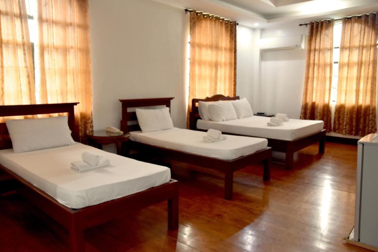 Isla De Oro Hotel Mamburao エクステリア 写真