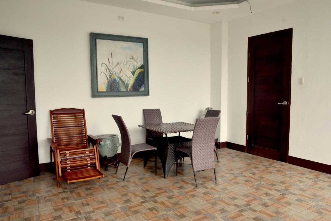 Isla De Oro Hotel Mamburao エクステリア 写真