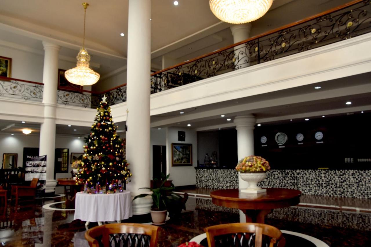 Isla De Oro Hotel Mamburao エクステリア 写真