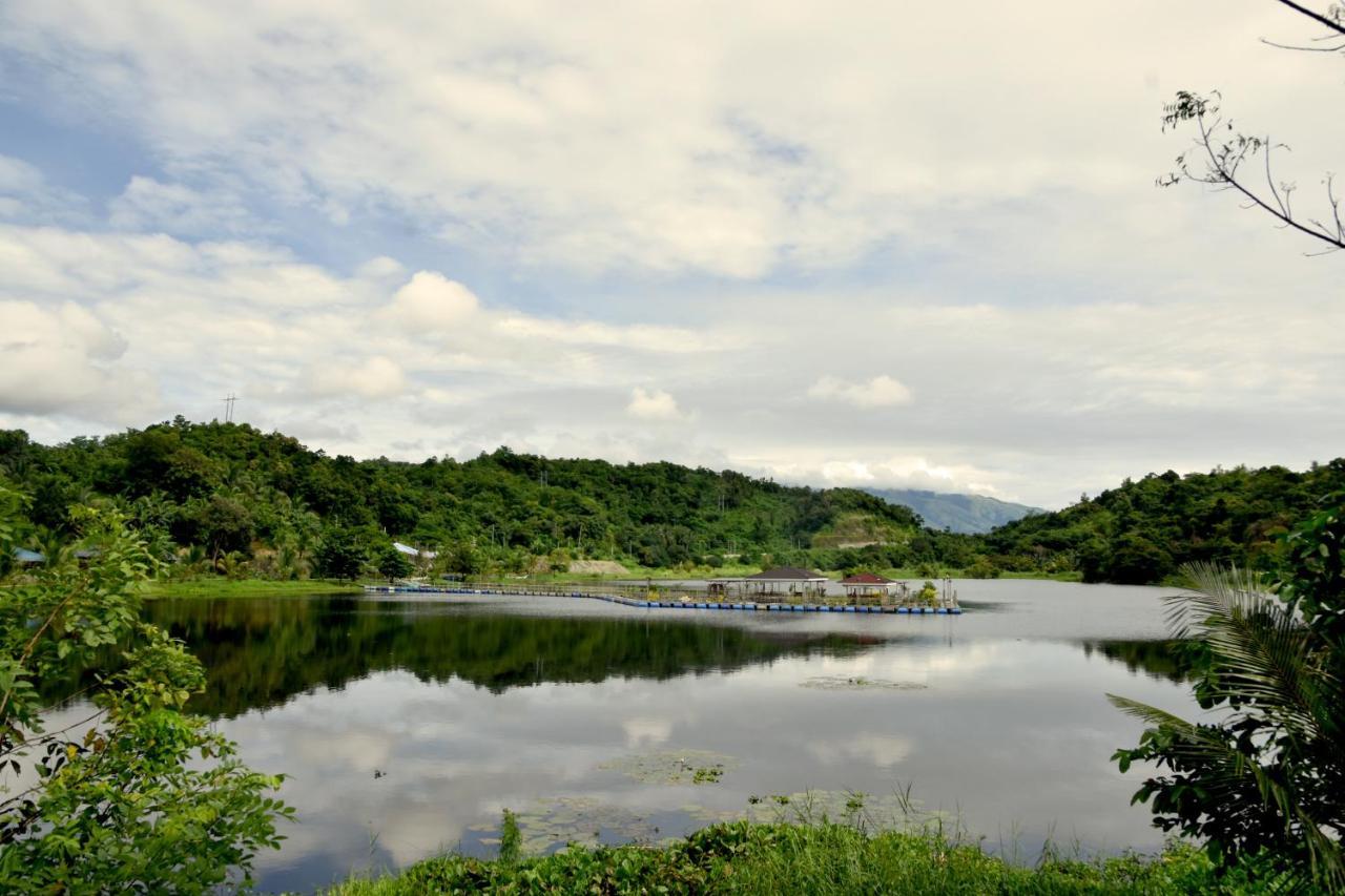 Isla De Oro Hotel Mamburao エクステリア 写真