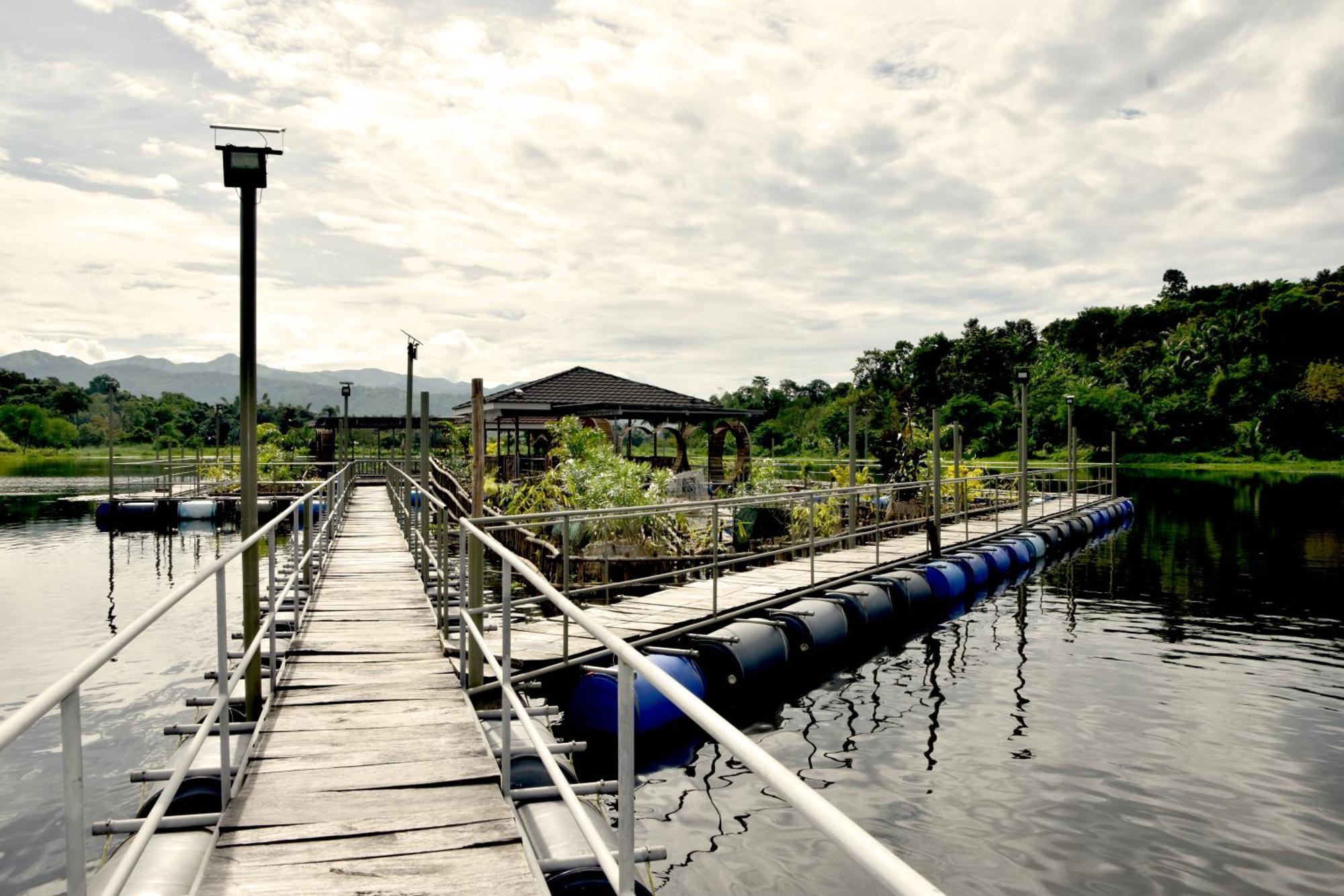 Isla De Oro Hotel Mamburao エクステリア 写真