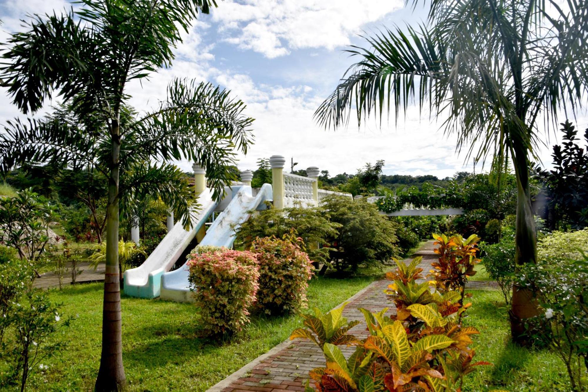 Isla De Oro Hotel Mamburao エクステリア 写真