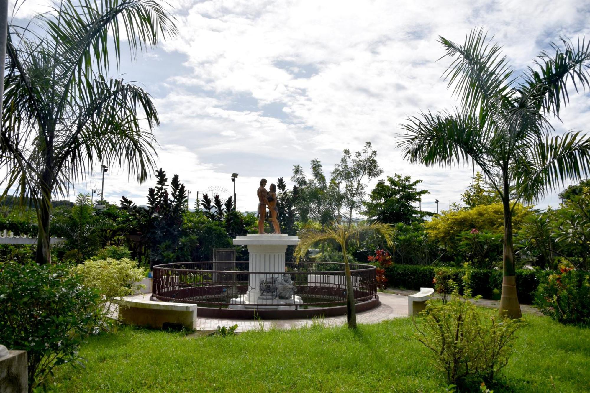 Isla De Oro Hotel Mamburao エクステリア 写真