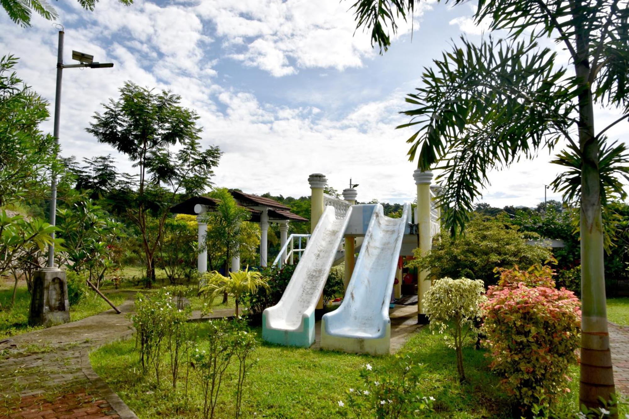 Isla De Oro Hotel Mamburao エクステリア 写真