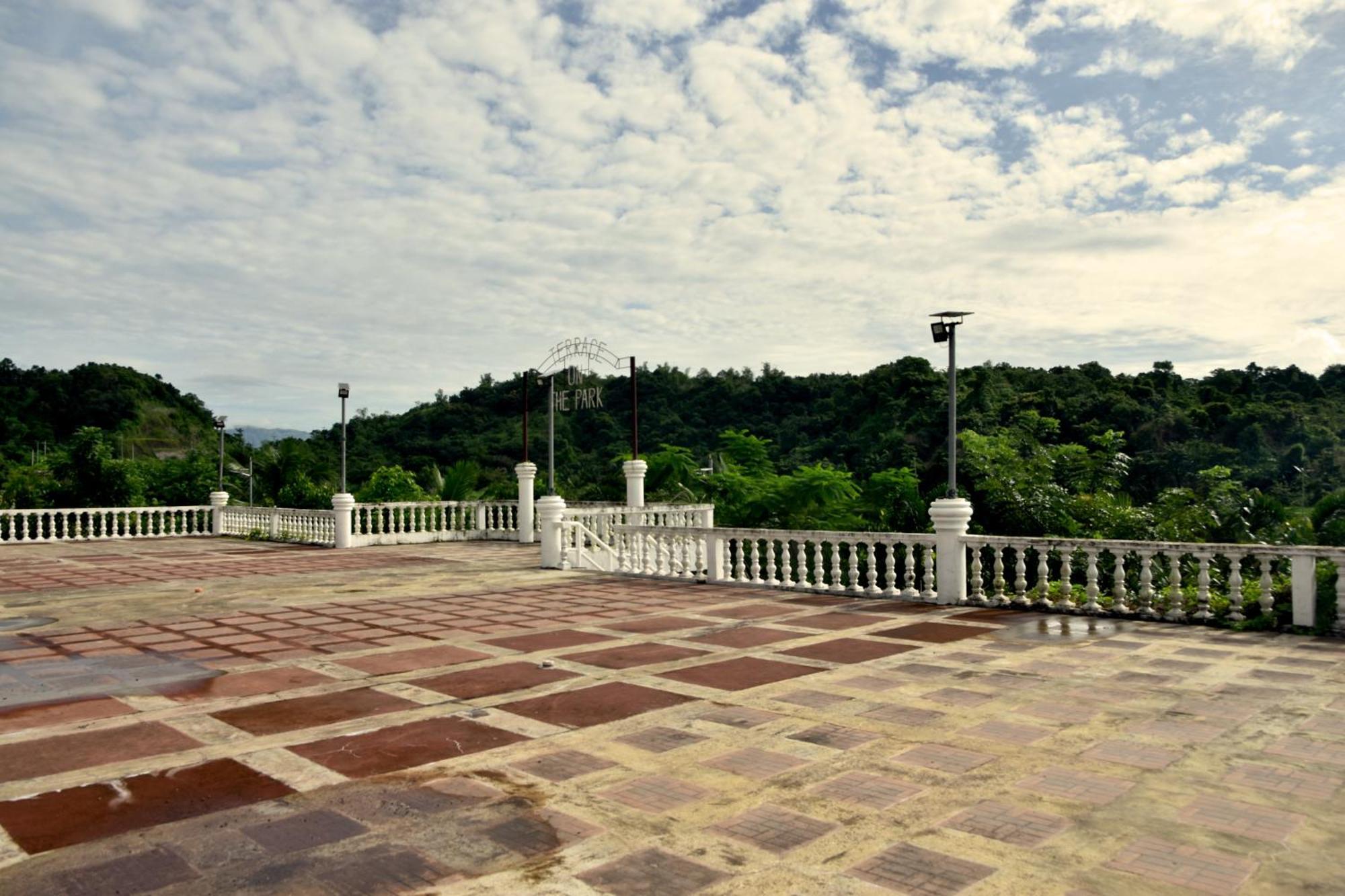 Isla De Oro Hotel Mamburao エクステリア 写真