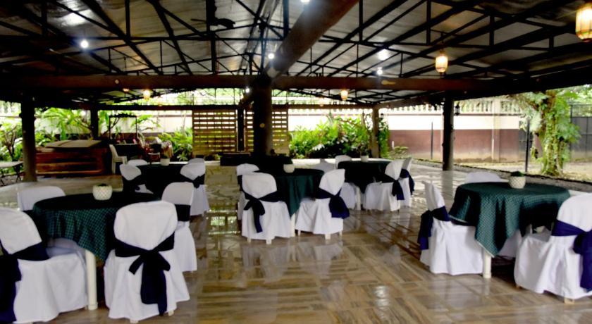 Isla De Oro Hotel Mamburao エクステリア 写真